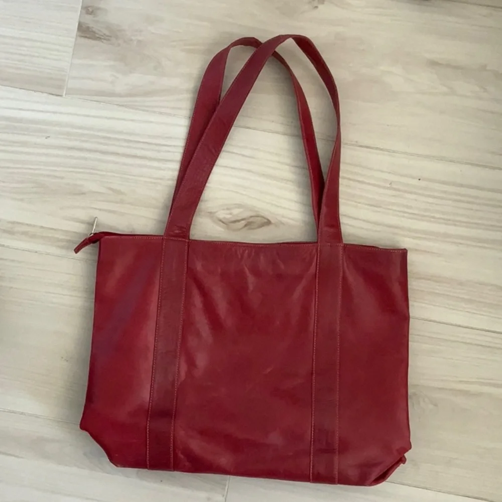 N/A red leather